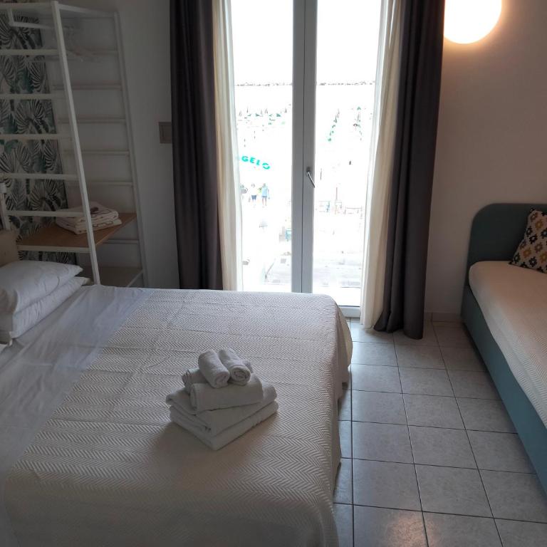 Albergo Aquila - Camera Quadrupla Economy con Vista Mare - 10
