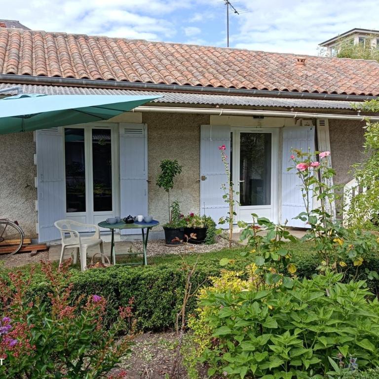 Un paradis de verdure en plein centre ville - Casa con 1 dormitorio - 15