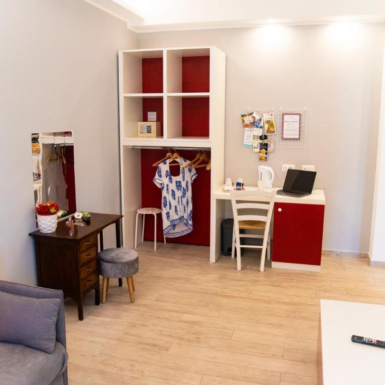 ON' MICHELE GUEST HOUSE - Triple Room with Balcony - 9