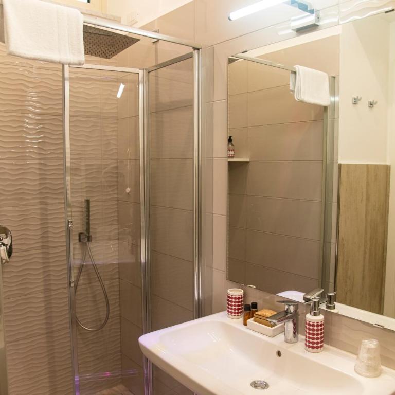 ON' MICHELE GUEST HOUSE - Triple Room with Balcony - 4