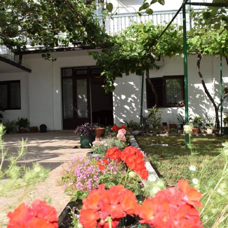 Apartments Marina - Studio with Garden View - 8
