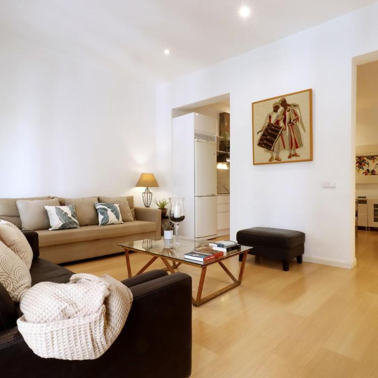 Chueca Jacuzzi - Three-Bedroom Apartment - 3