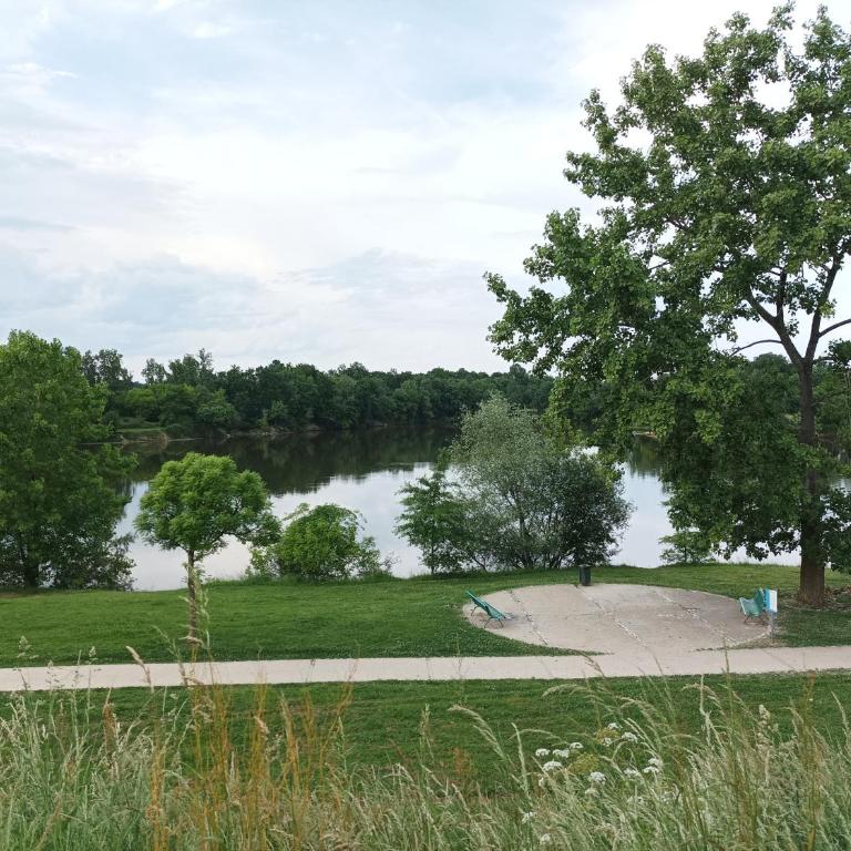 Studio tout confort au bord du lac d'Estey avec parking privé - Appartement 1 Chambre - 12