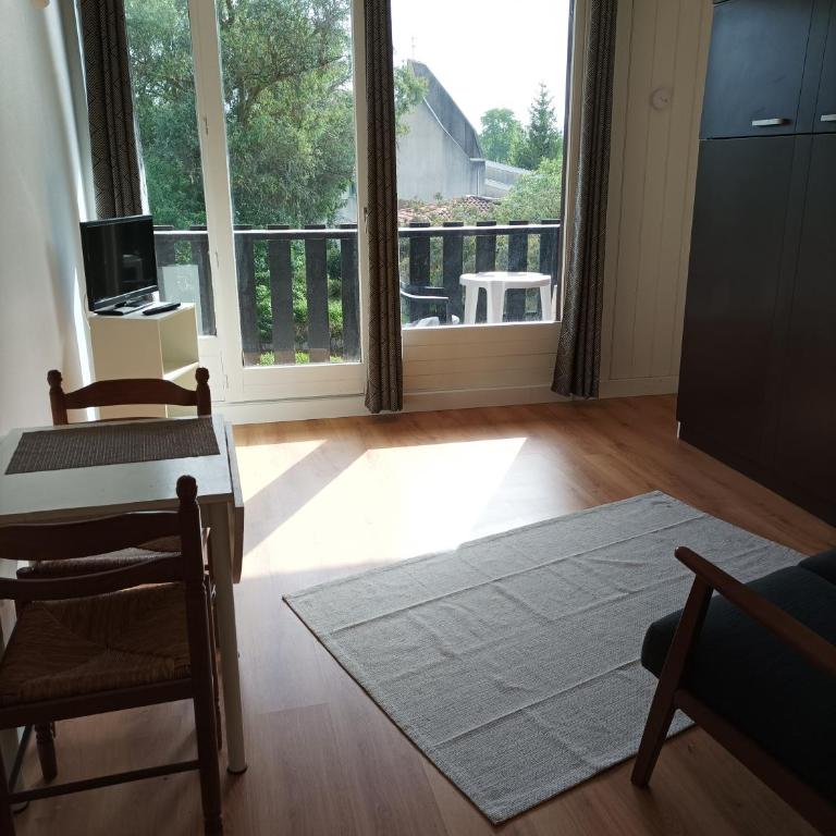Studio tout confort au bord du lac d'Estey avec parking privé - Appartement 1 Chambre - 1