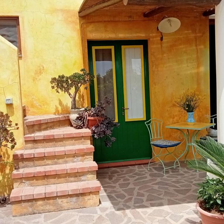 Casa Gialla B&B - Camera Tripla con Terrazza - 1