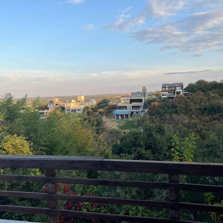 Espectacular Casa en Barrio Privado con pileta gran parque y vista panorámica - Villa - 39