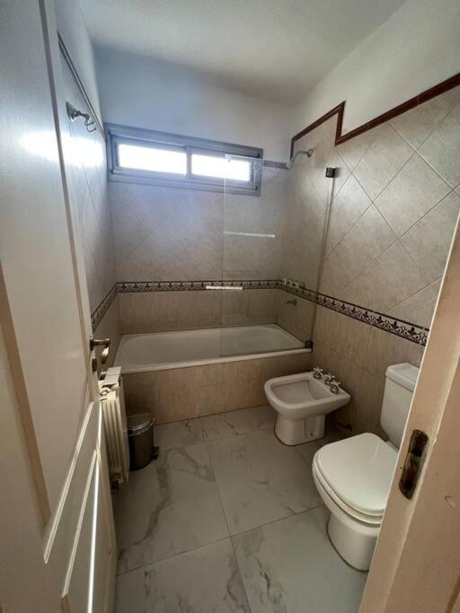 Espectacular Casa en Barrio Privado con pileta gran parque y vista panorámica - Villa - 32
