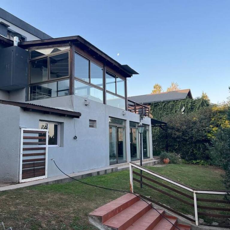 Espectacular Casa en Barrio Privado con pileta gran parque y vista panorámica - Villa - 23