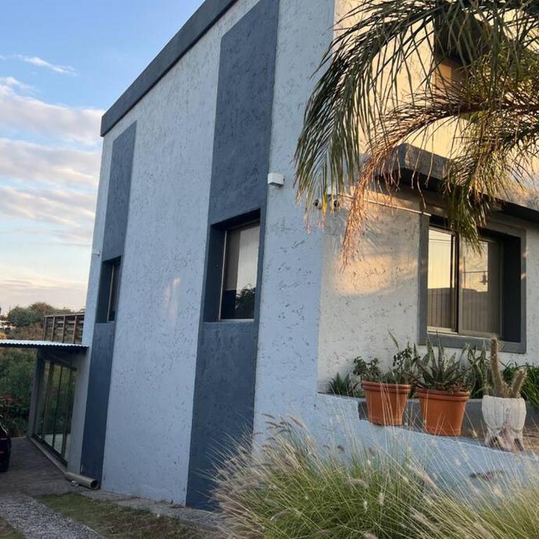 Espectacular Casa en Barrio Privado con pileta gran parque y vista panorámica - Villa - 5