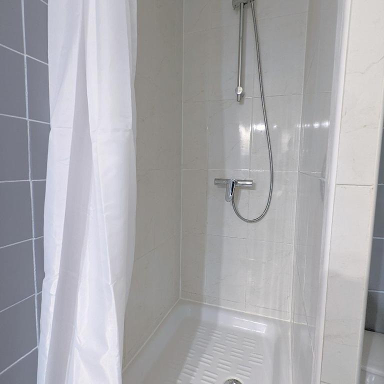 Appartement proche port et mer avec wifi et climatisation - Studio Supérieur - 25