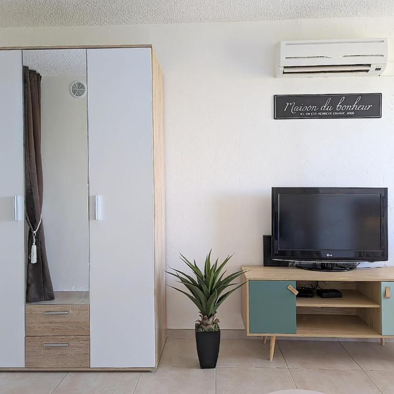 Appartement proche port et mer avec wifi et climatisation - Studio Supérieur - 10