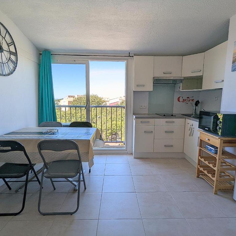 Appartement proche port et mer avec wifi et climatisation - Studio Supérieur - 8