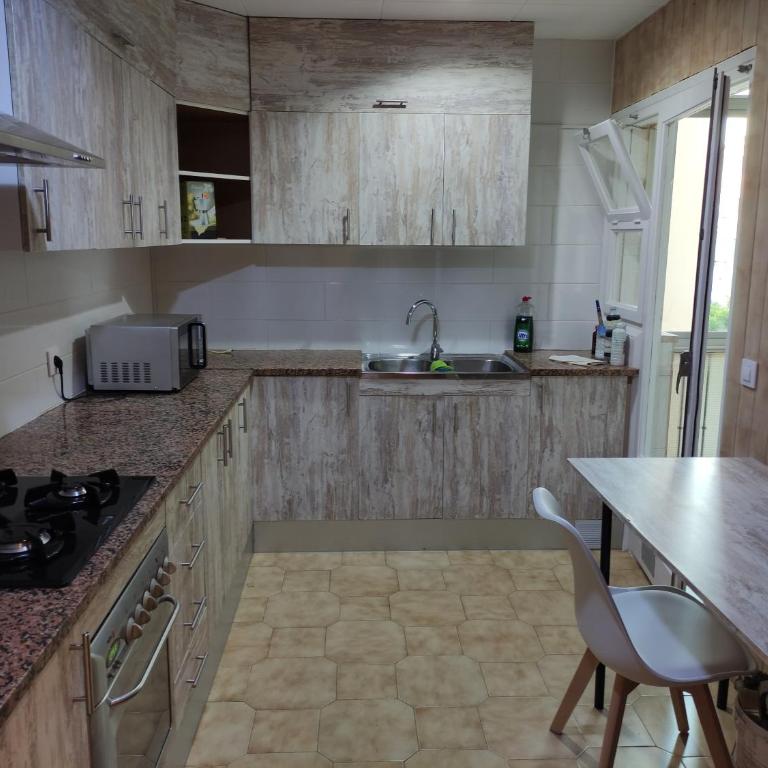 Piso de 4 habitaciones en el centro de Roses - Apartment - 16