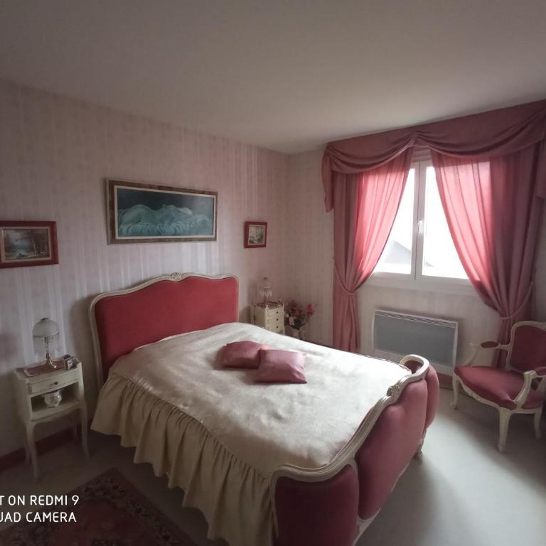 "Chez Vivi" logement 7 p classé 3 étoiles dans une belle maison au calme avec grande terrasse, balcon indépendant et wifi gratuite - Maison 3 Chambres - 12