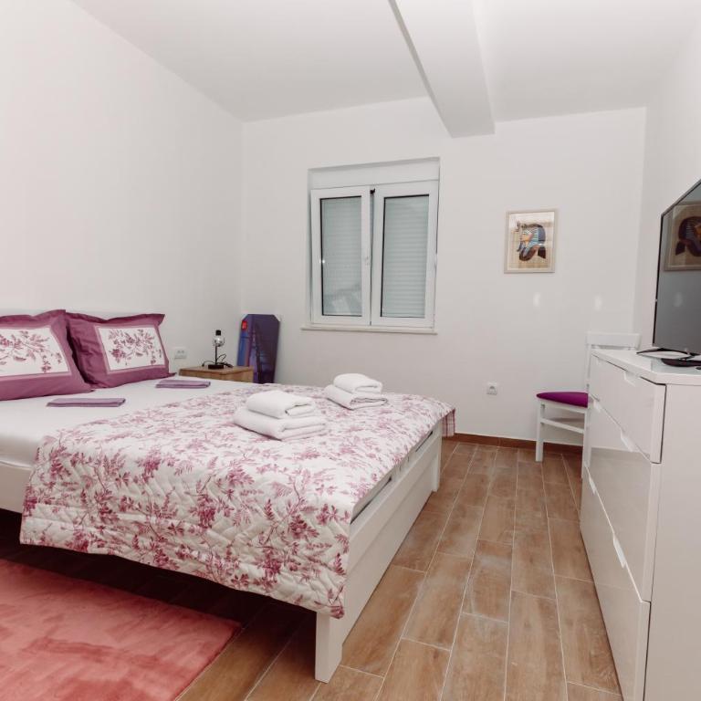 Waterfront Apartment Petrovina - One-Bedroom Apartment - 37