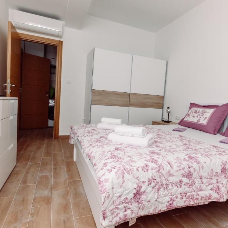 Waterfront Apartment Petrovina - One-Bedroom Apartment - 38