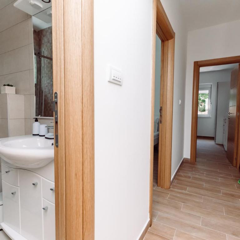 Waterfront Apartment Petrovina - Two-Bedroom Apartment - 33