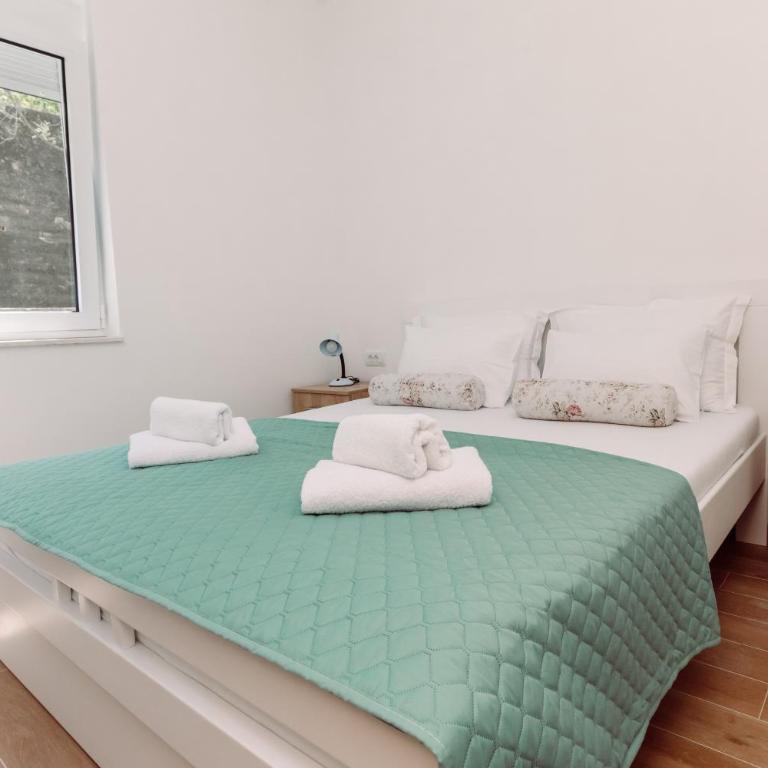 Waterfront Apartment Petrovina - Two-Bedroom Apartment - 35
