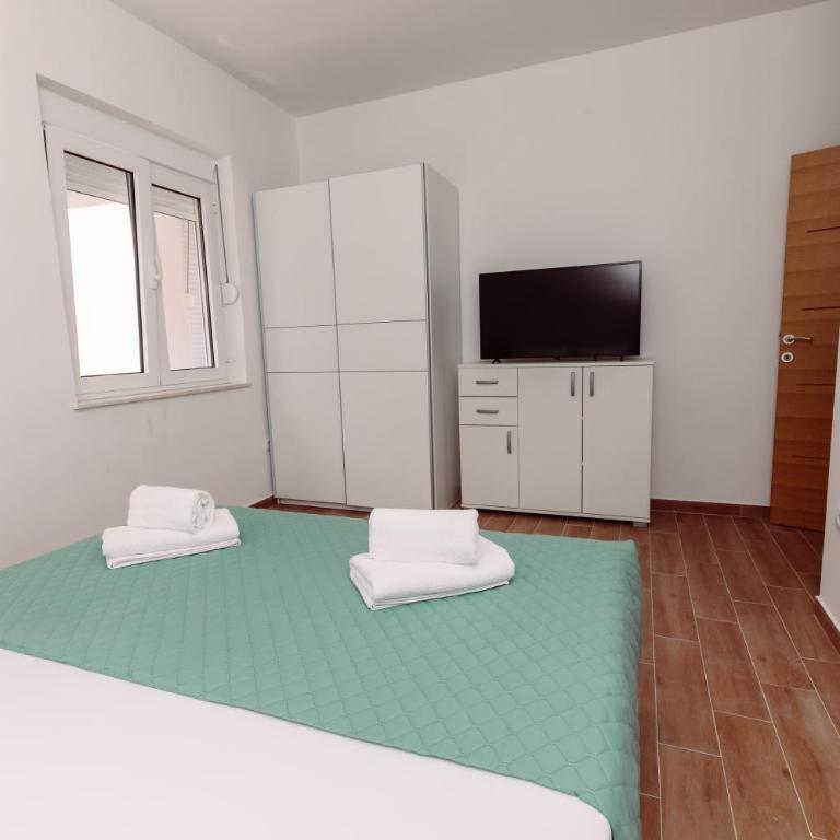 Waterfront Apartment Petrovina - Two-Bedroom Apartment - 39