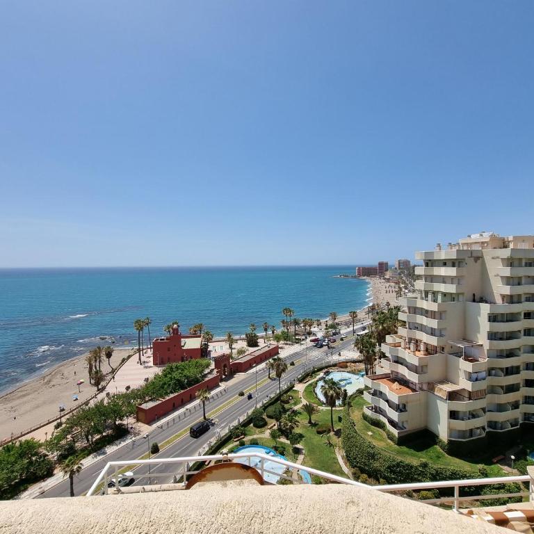 G&G Benalbeach Bil Bil Views - Two-Bedroom Apartment - 17