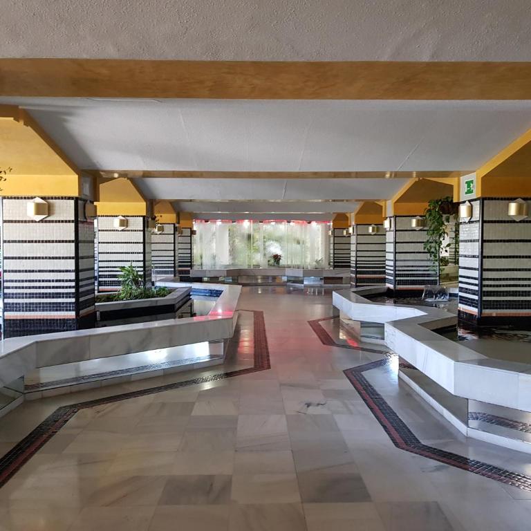 G&G Benalbeach Bil Bil Views - Two-Bedroom Apartment - 25