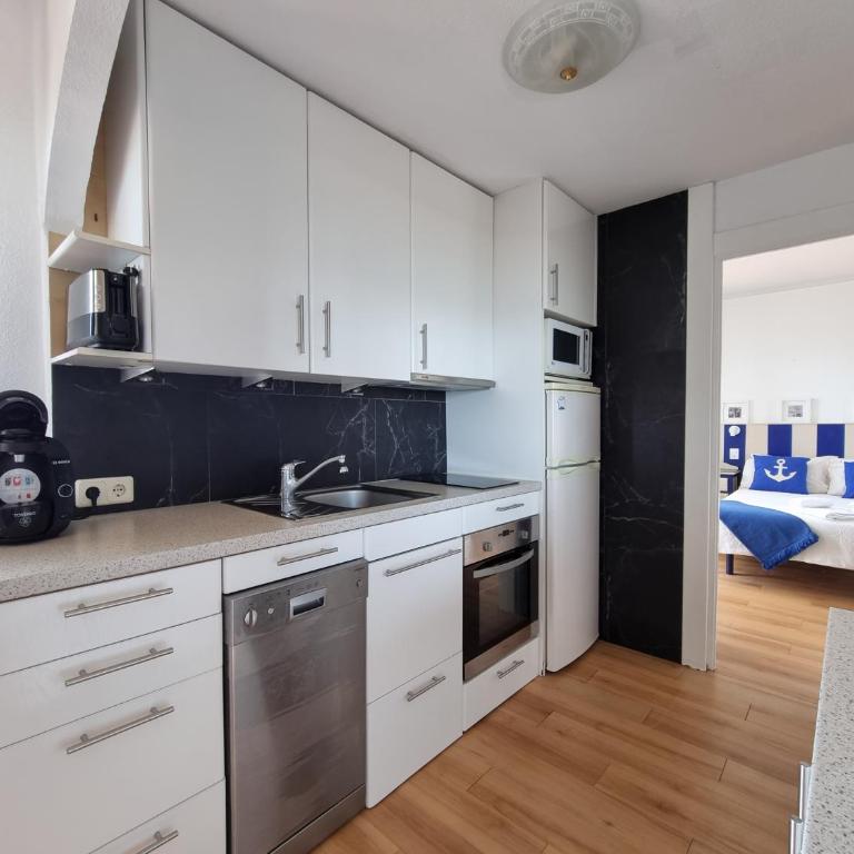 G&G Benalbeach Bil Bil Views - Two-Bedroom Apartment - 8
