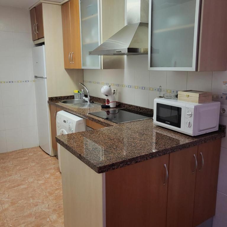¡Apartamento en primera línea con terraza y cerca de la piscina comunitaria! - Apartamento de 2 dormitorios - 33