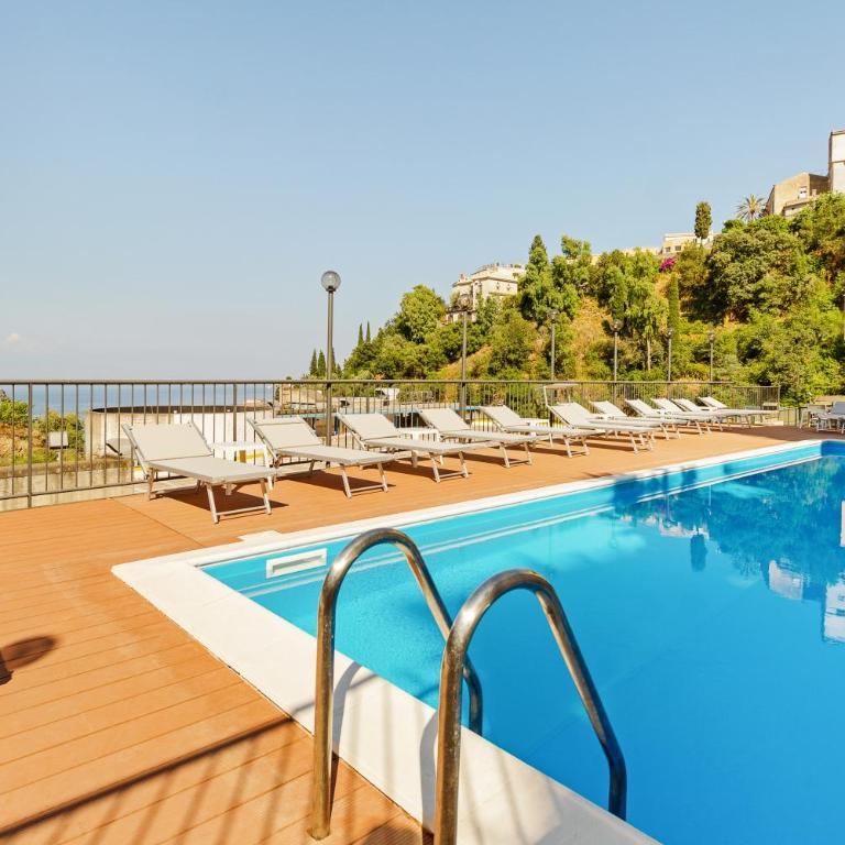 GuestHost - Calipso Big APT with Sea View, Parking & Pool - Two-Bedroom Apartment - 24