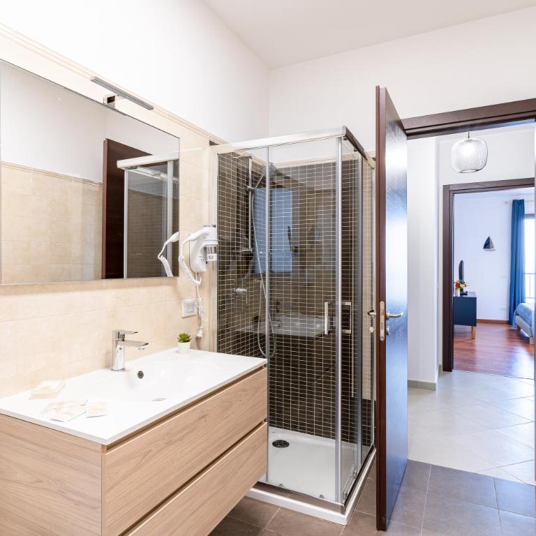 GuestHost - Calipso Big APT with Sea View, Parking & Pool - Two-Bedroom Apartment - 18