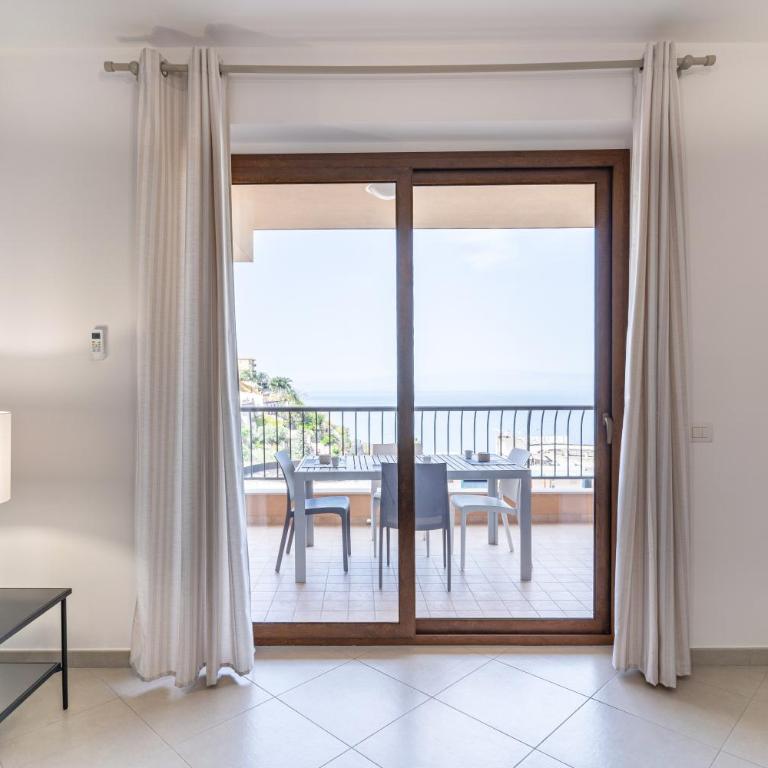 GuestHost - Calipso Big APT with Sea View, Parking & Pool - Two-Bedroom Apartment - 11