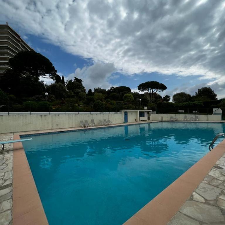 Studio with a panoramic view at the top floor of a residence with a pool - Appartement - 21