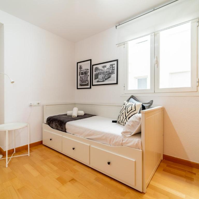 MyFlats Luxury Navas - Three-Bedroom Apartment - 16