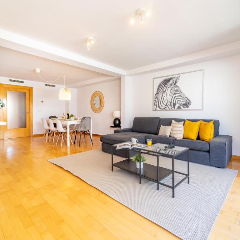 MyFlats Luxury Navas - Three-Bedroom Apartment - 11