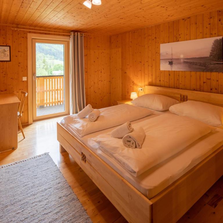 Haus Amatschon - Three-Bedroom Apartment with Shower - 4