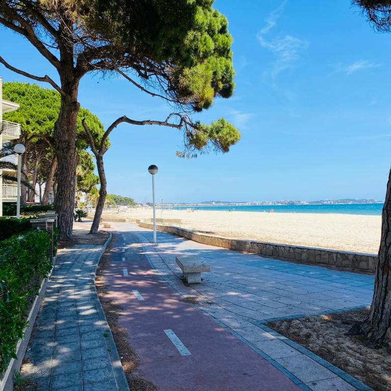 Elise Sun Beach - Three-Bedroom Apartment - 37