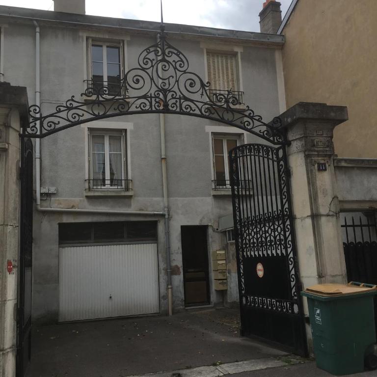 Le Campus Victoria II - Train Station & Isabey St - 75m2 - Three-Bedroom Apartment - 12