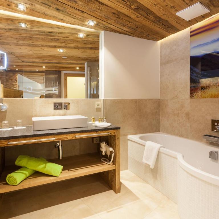 Hotel Neuhaus - Deluxe Junior Suite - 4