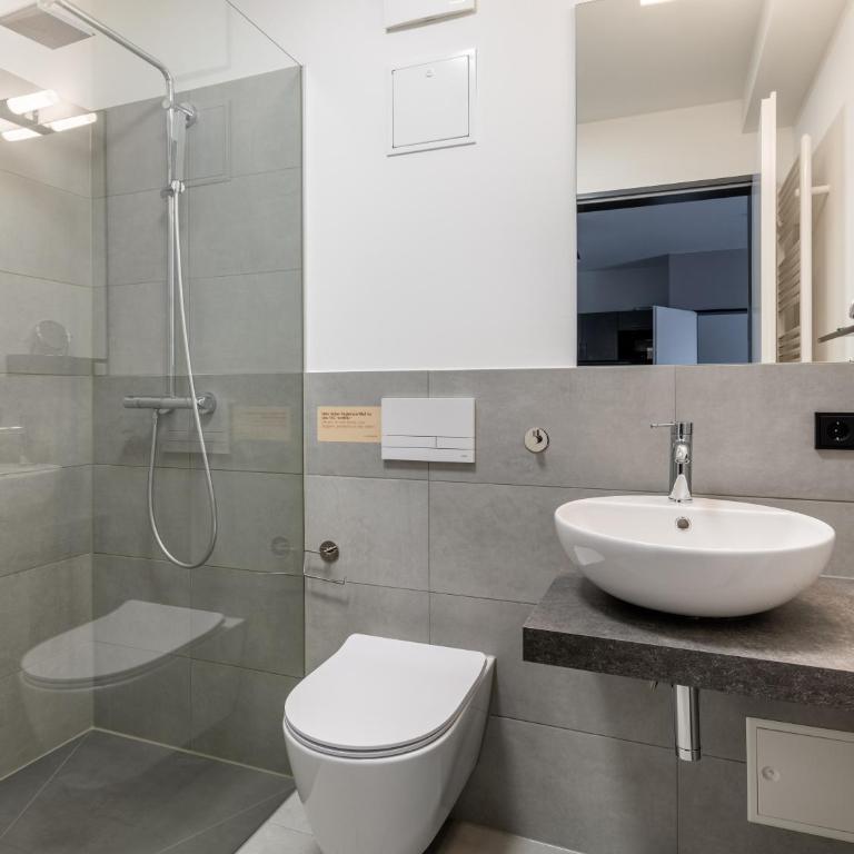 Limehome Bodenmais Bahnhofstraße - Suite mit 2 Schlafzimmern und Terrasse - 11