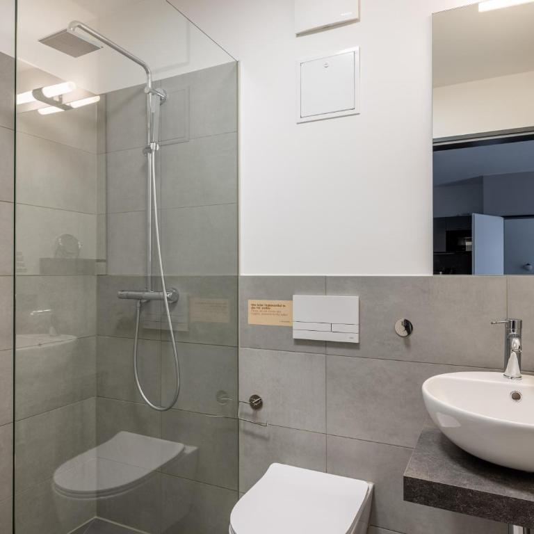 Limehome Bodenmais Bahnhofstraße - Suite mit 2 Schlafzimmern und Terrasse - 16