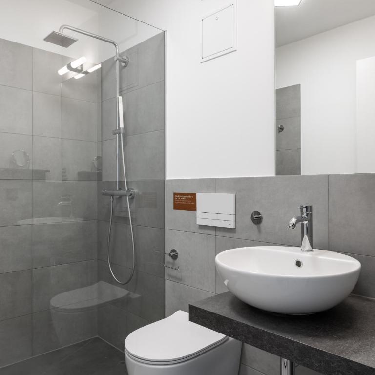 Limehome Bodenmais Bahnhofstraße - Suite mit Schlafsofa und Terrasse - 6