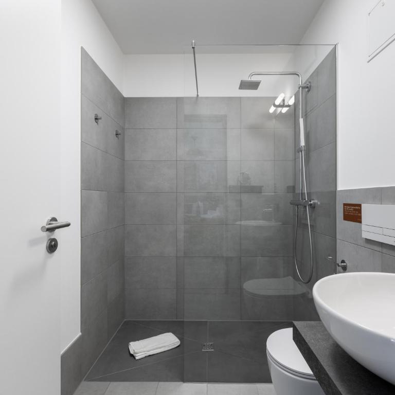 Limehome Bodenmais Bahnhofstraße - Suite mit Schlafsofa und Terrasse - 12