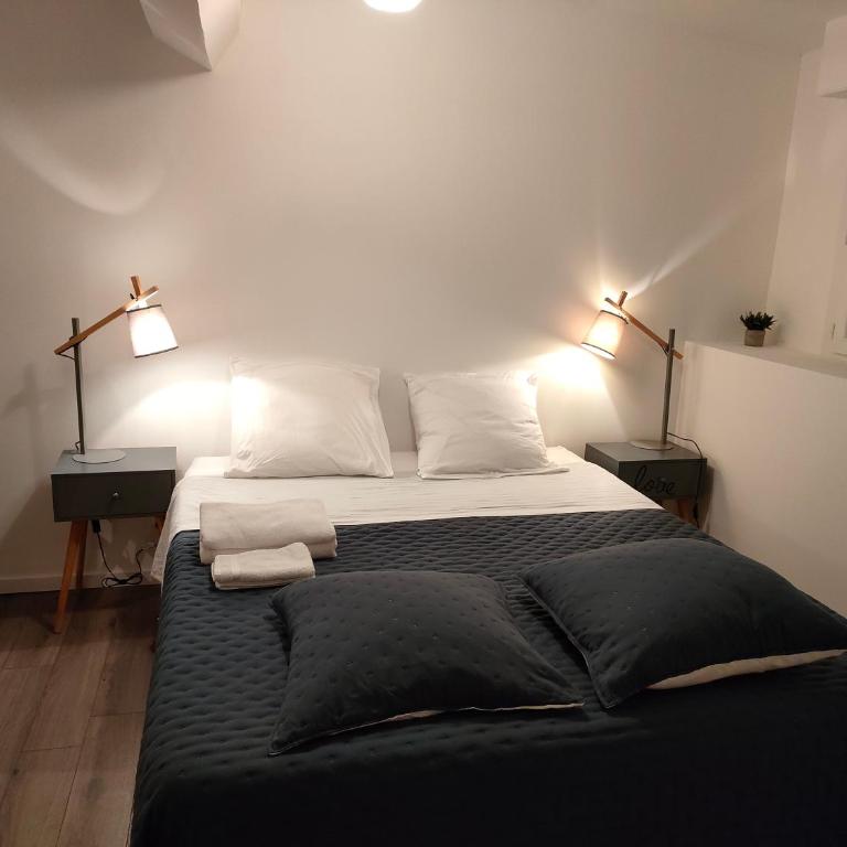 3 rooms, 2 bathrooms, in a villa. Lightfull, quiet and charm - Appartement 3 Chambres - 13