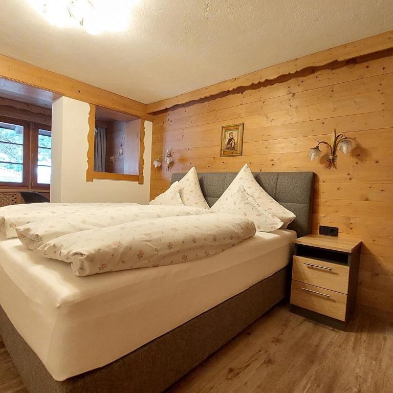 Gästehaus Rita - Doppelzimmer mit Gartenblick - 1