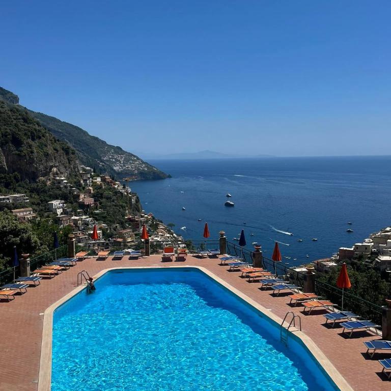 Flower Power Apartment - Overlooking Positano - for 6 guests with parking, terrace and seaview - 2 bathrooms and 3 bedrooms - Appartamento - 7