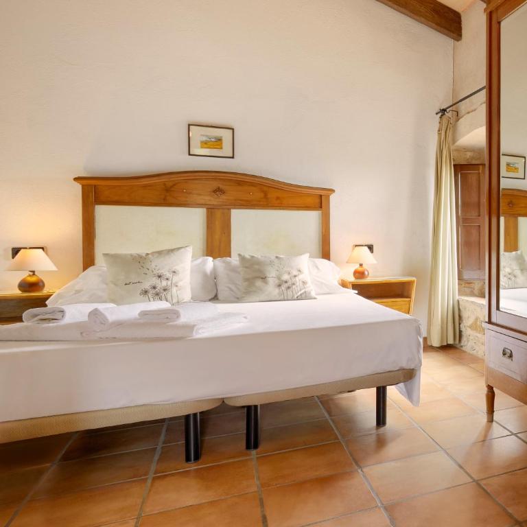 Turisme Rural Mas Ramades - Triple Room with Garden View - 1