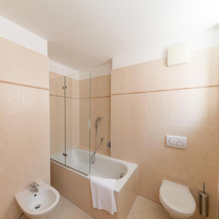 Eden Apartments - One-Bedroom Apartment with Balcony - 14