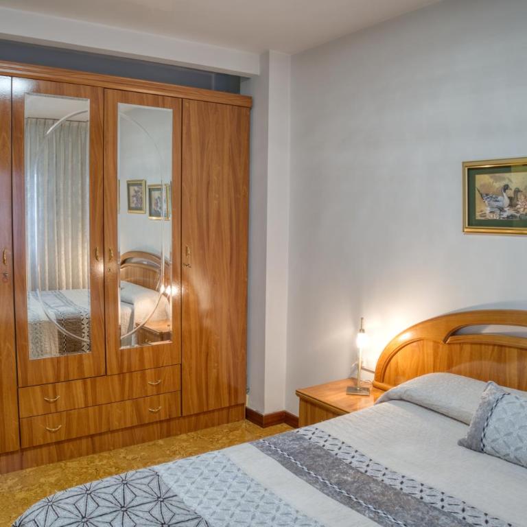 Apartamento Muy Amplio, con WiFi y a 12 Minutos del Centro - Apartamento de 2 dormitorios - 13