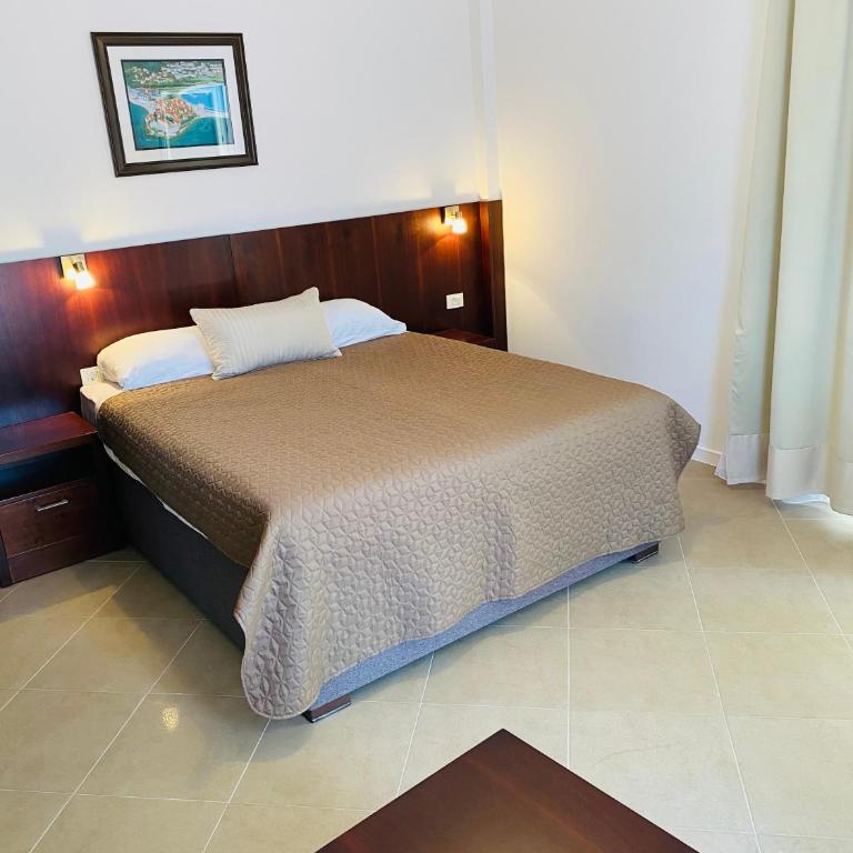 Hotel Vienna - Double Room with Balcony - 22