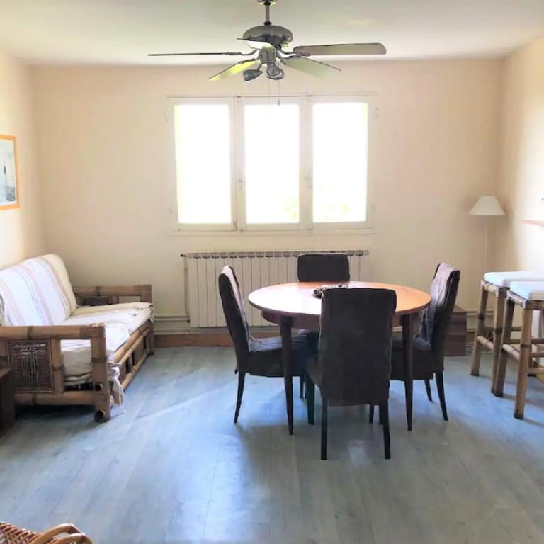 Appartement vue sur baie et océan, 100 m de la plage et du centre par chemin privé - Three-Bedroom Apartment - 3