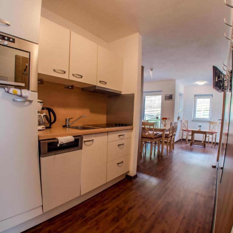 Alpenapart Saphir - Apartment with Balcony - 5